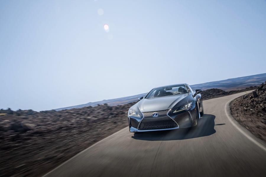  Lexus LC500h 2017 года  (NA) (фото 17 из 40)